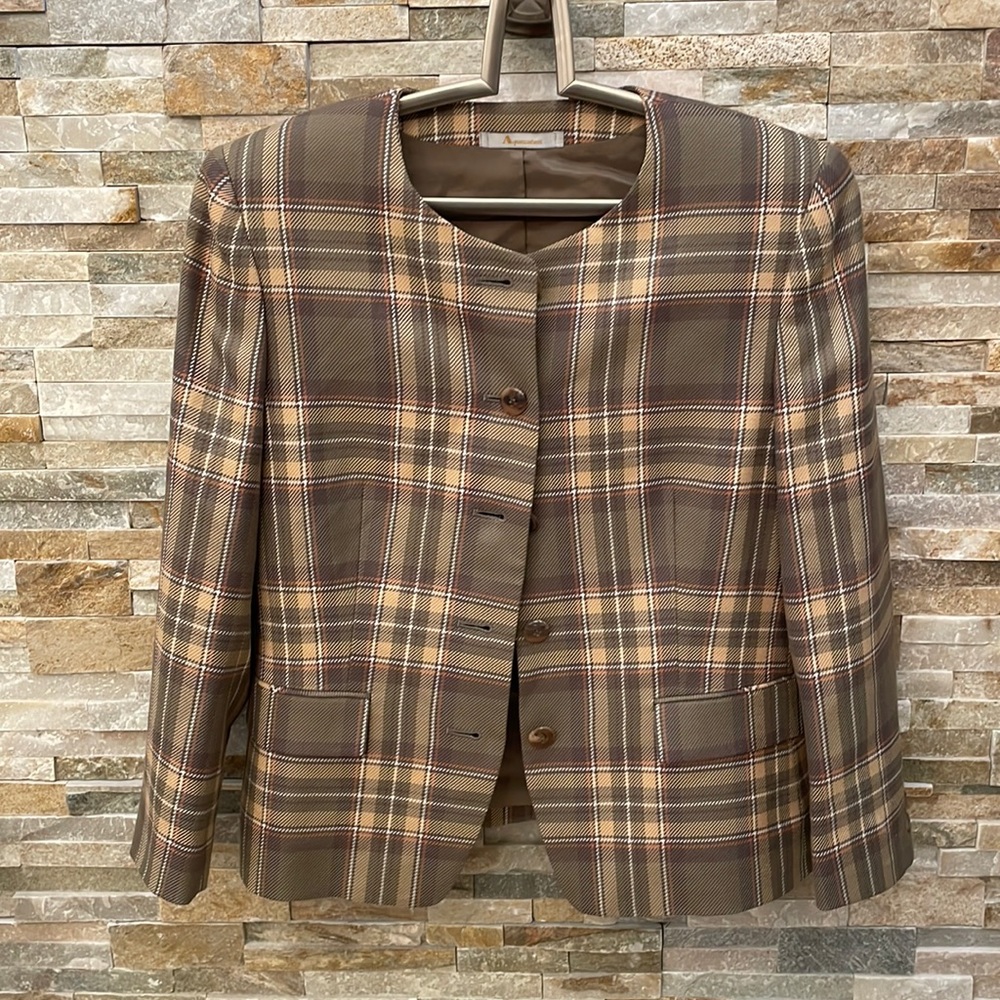 Aquascutum women’s blazer from Japan